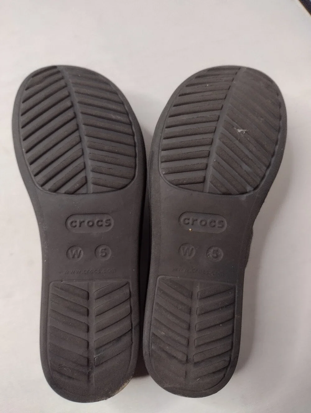 Crocs Sanrah Hammered Circle Flip Flops Women Size 5 Black Wedge Sandals X